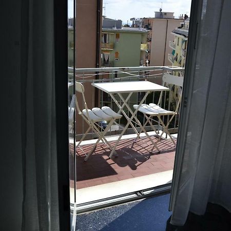 Il Nido Di Quarto Con Park Auto Macchine Piccole Segmento B Genoa Exterior photo